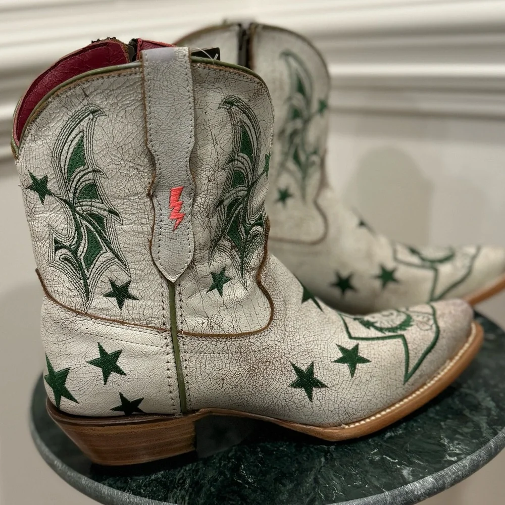 FERRINI | White Leather Dragon Star Bootie Size 8B